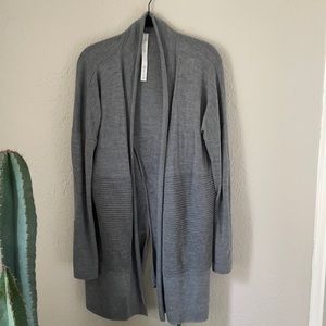 Lululemon Gray sweater Ribbed with pockets!